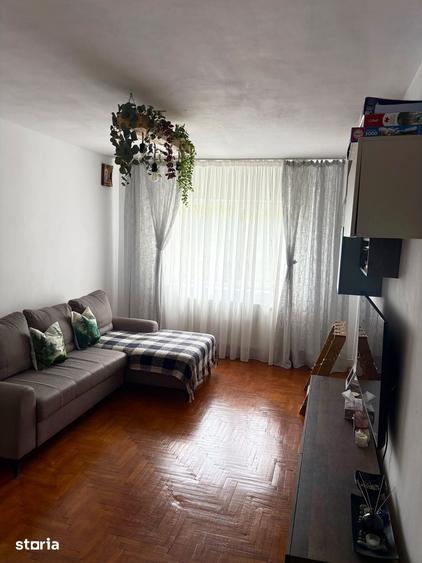Apartament cu 3 camere decomandat în Valea Cetății