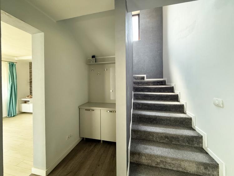 Duplex cu 7 camere cu Canalizare în Cumpăna