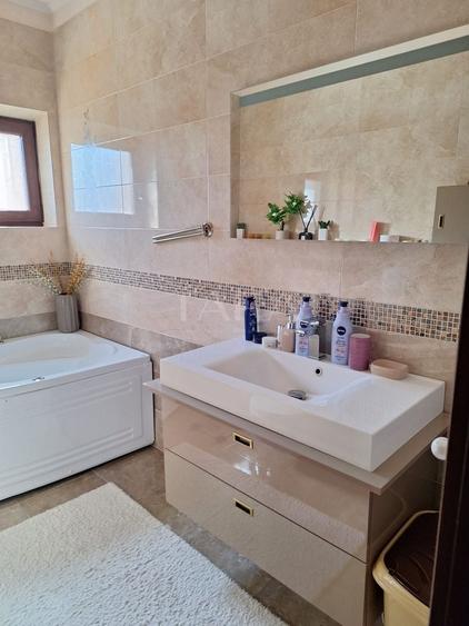 Casă individuală cu 4 camere cu Canalizare în Gheorgheni