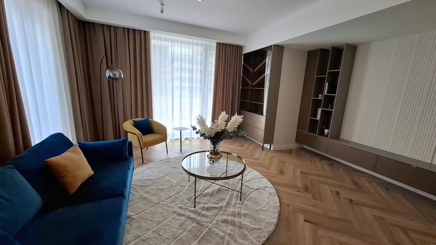 Apartament cu 4 camere decomandat în Pipera