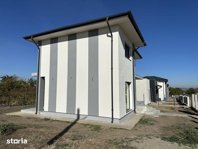 Casă cu 4 camere cu Teren 500 Mp în Podu Roș