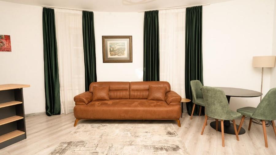 Apartament cu 2 camere decomandat, mobilat în Cișmigiu