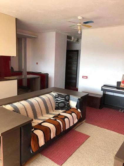 Apartament cu 3 camere decomandat în Zorilor