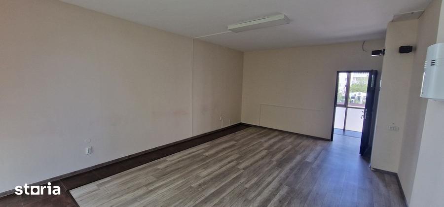 Spațiu comercial, de 240 mp, în Delfinariu