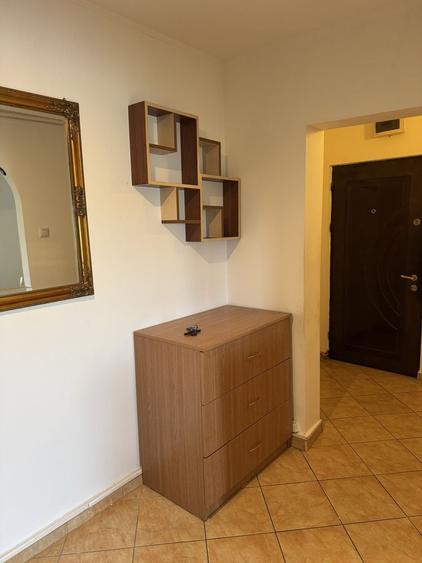 Apartament cu 3 camere semidecomandat în Exterior Vest