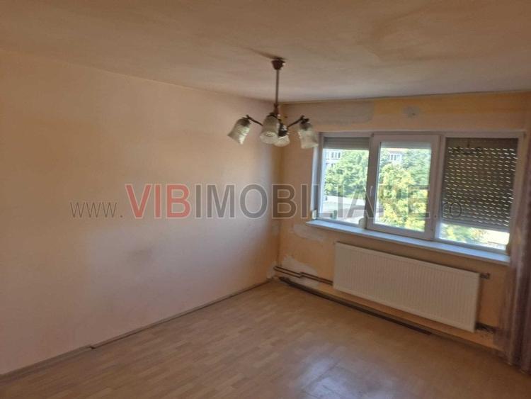 Apartament cu 3 camere semidecomandat în Șagului