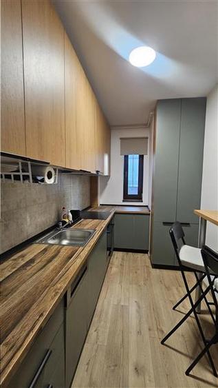 Apartament cu 2 camere semidecomandat, mobilat în Pajura