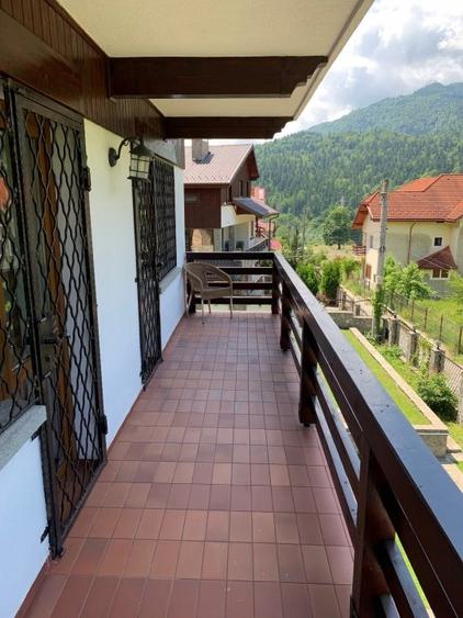 Casă individuală cu 6 camere cu Teren 900 Mp în Sud