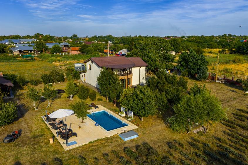 Casă individuală cu 4 camere cu Teren 7320 Mp în Curcani