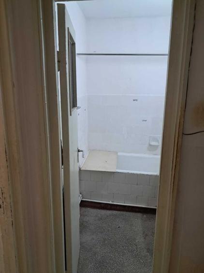 Apartament cu 3 camere semidecomandat în Radu Negru