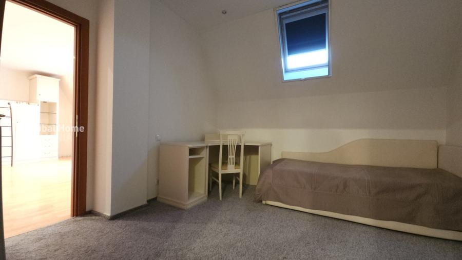 Duplex cu 10 camere cu Canalizare în Voluntari