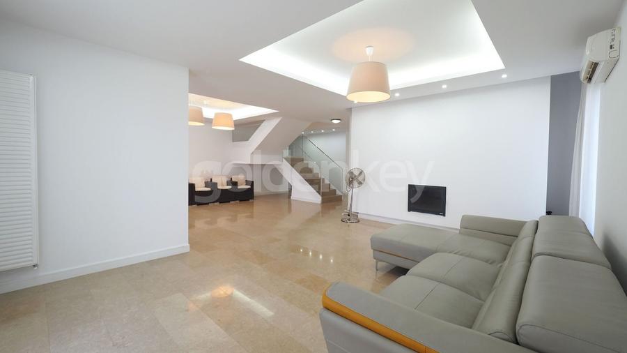 Duplex cu 8 camere cu Canalizare în Pipera