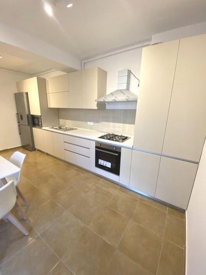Apartament cu 3 camere semidecomandat, mobilat în Pipera