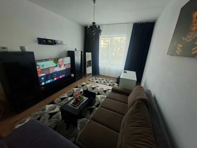 Apartament cu 2 camere decomandat, mobilat în Girocului