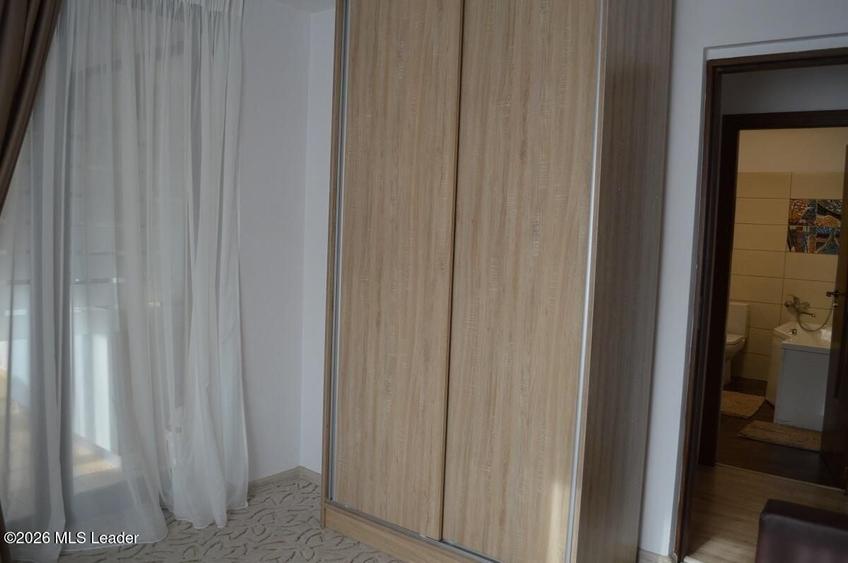 Apartament cu 3 camere decomandat, mobilat în Central