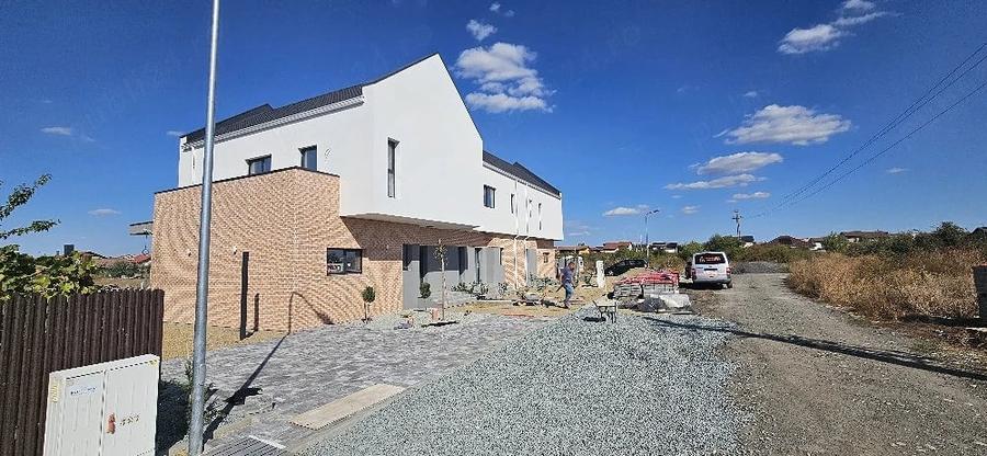 Casă cu 4 camere cu Teren 316 Mp în Săcălaz