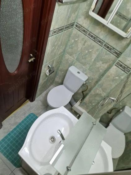 Apartament cu 3 camere semidecomandat în Panduri