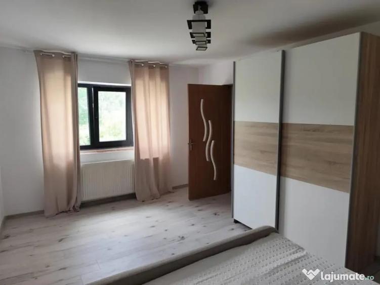 Apartament cu 2 camere decomandat în Poiana