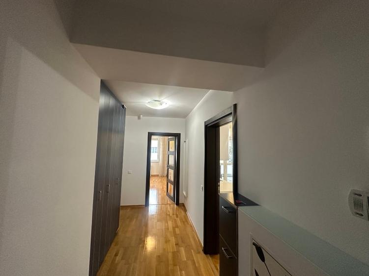 Apartament cu 4 camere, mobilat în Calea Călărașilor