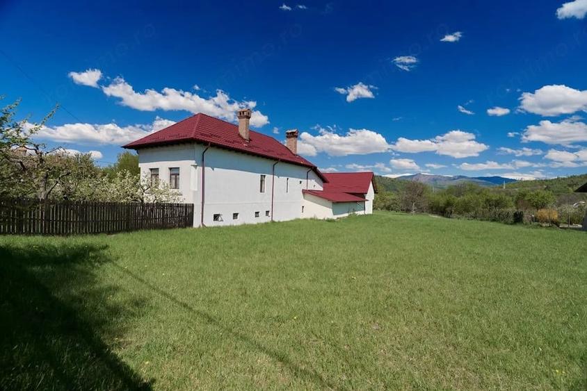 Casă cu 4 camere cu Teren 9915 Mp în Central