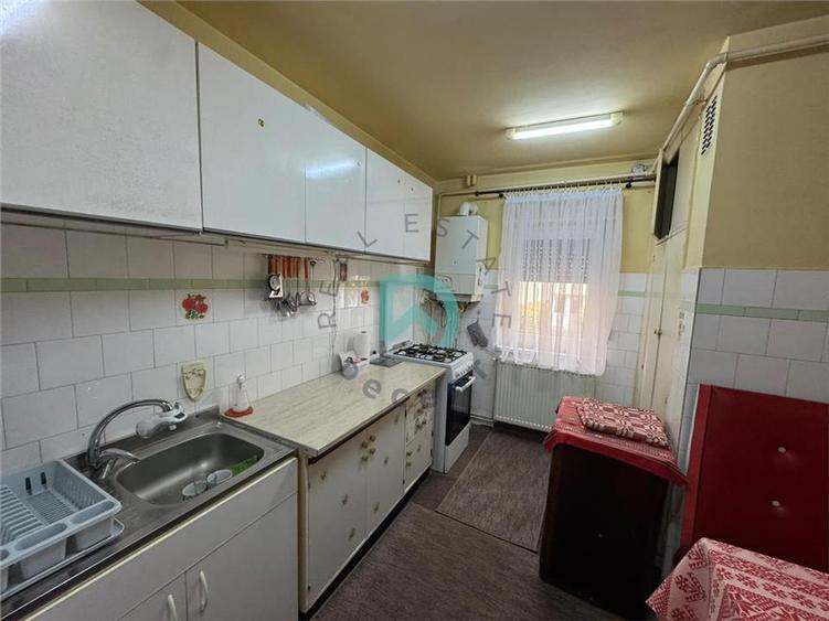 Apartament cu 3 camere decomandat în Astra