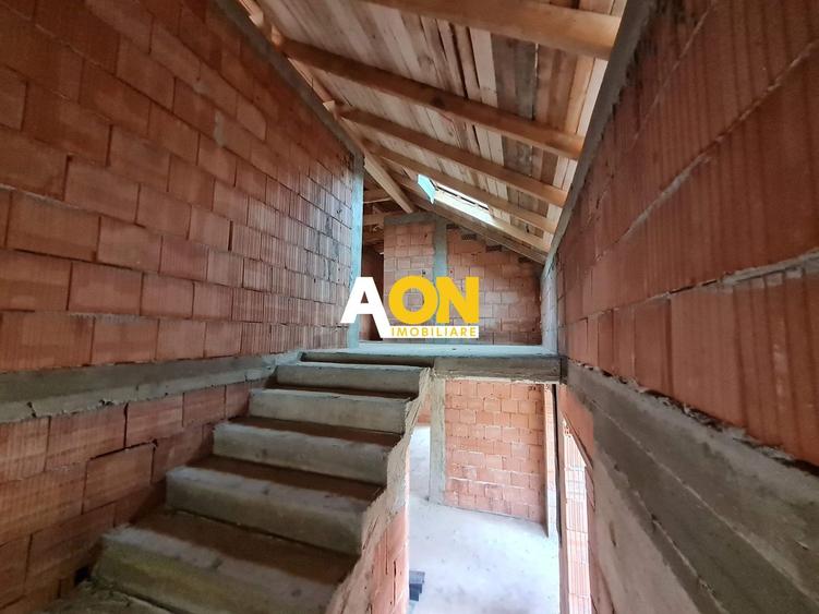 Casă individuală cu 4 camere cu Teren 386 Mp în Micești