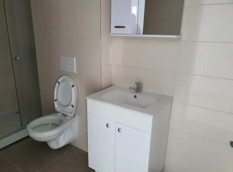 Apartament cu 3 camere decomandat în Titan