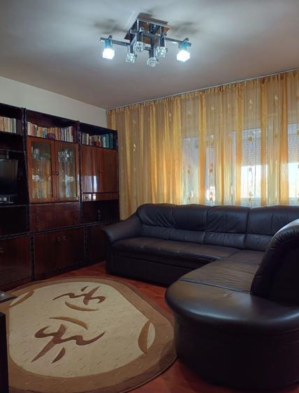 Apartament cu 4 camere decomandat în Exterior Vest