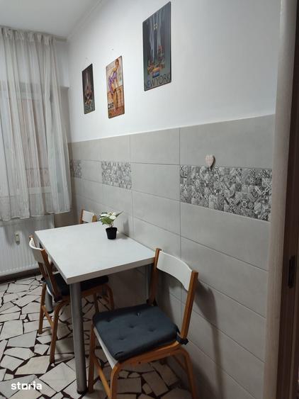 Apartament cu 3 camere decomandat în Obor