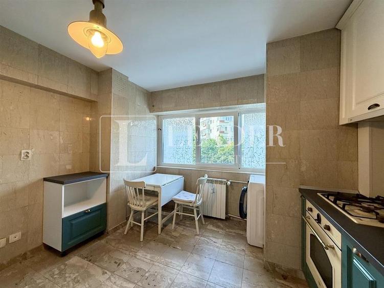 Apartament cu 4 camere decomandat, mobilat în Central