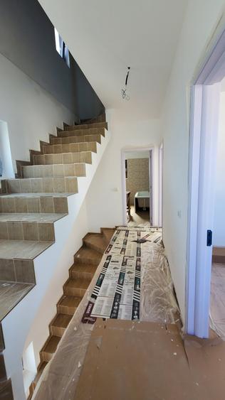 Duplex cu 4 camere cu Canalizare în Haliu