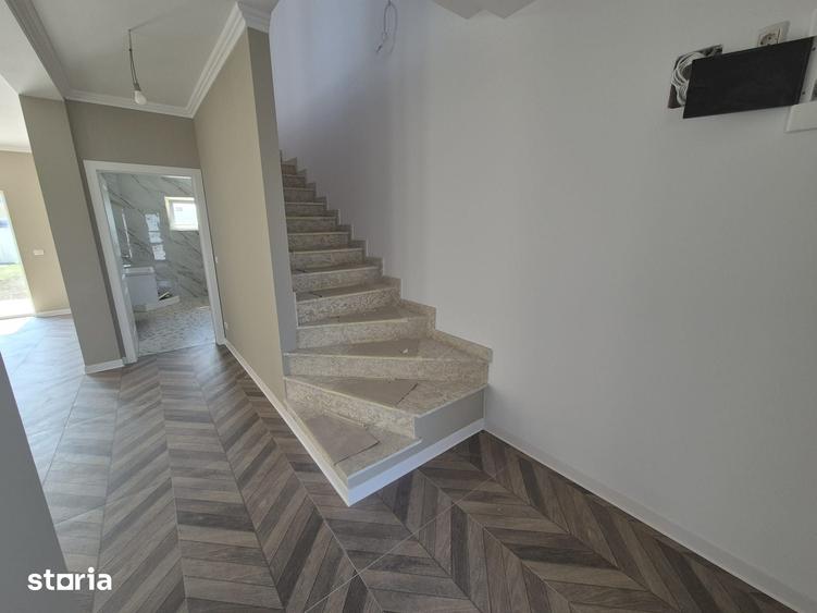 Casă cu 4 camere cu Teren 350 Mp în Central