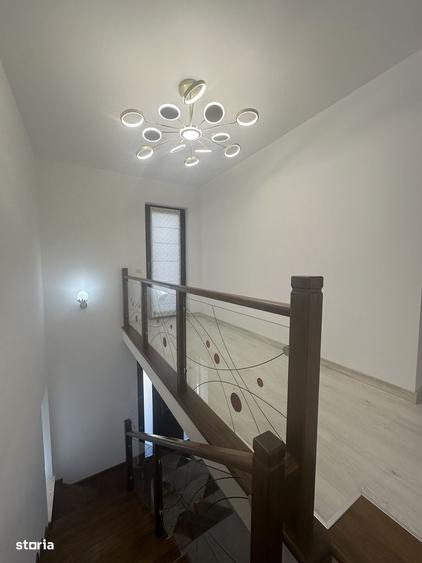 Casă cu 4 camere în Păulești