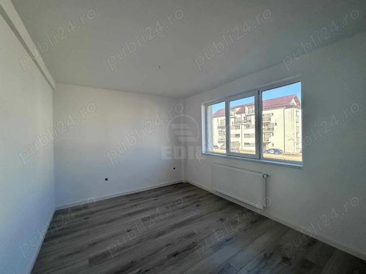 Apartament cu 3 camere semidecomandat în Florești