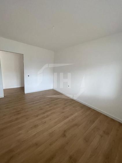 Apartament cu 3 camere semidecomandat în Florești