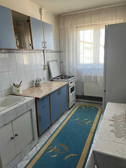 Apartament cu 3 camere semidecomandat în Breaza