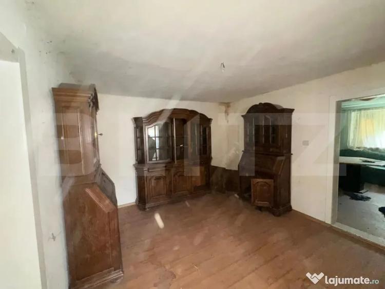 Casă cu 7 camere cu Teren 2500 Mp în Central