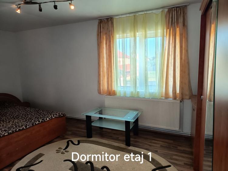 Casă cu 4 camere în Bârzești