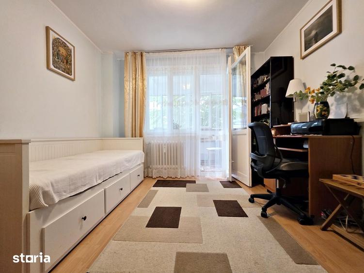 Apartament cu 4 camere semidecomandat în Militari