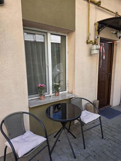 Apartament cu 2 camere semidecomandat, mobilat în Central — fotografia 3
