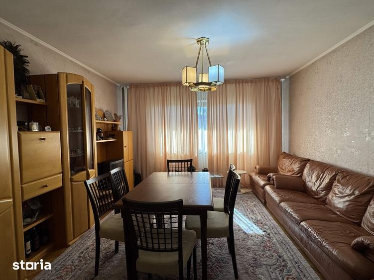 Casă cu 8 camere cu Teren 4057 Mp în Găneasa