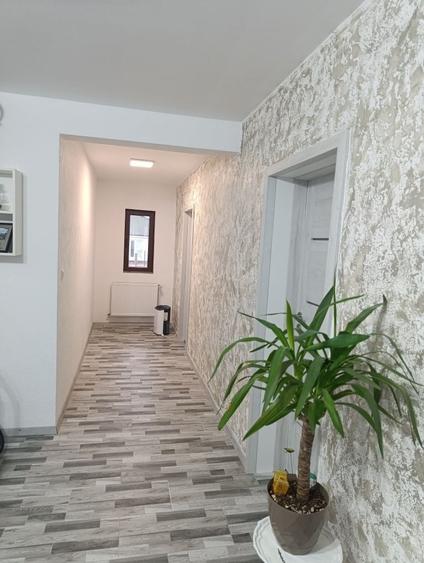 Casă cu 4 camere în Alparea