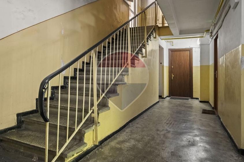 Apartament cu 3 camere semidecomandat, mobilat în Vitan Mall