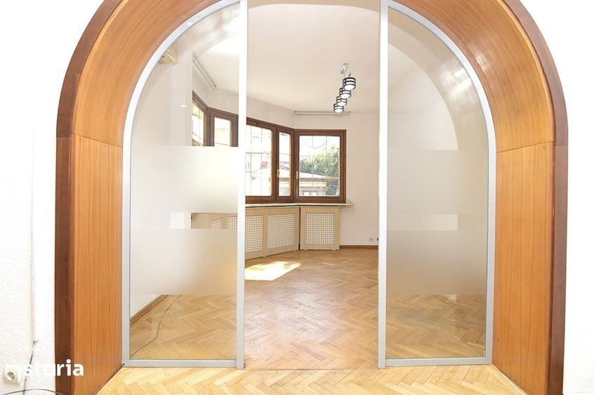 Casă cu 8 camere cu Teren 350 Mp în Gara de Nord