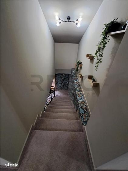 Casă cu 8 camere cu Teren 500 Mp în Central