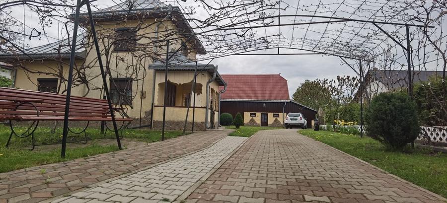 Casă cu 4 camere în Iaslovăț