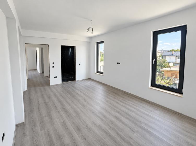 Casă cu 5 camere cu Canalizare în Tunari