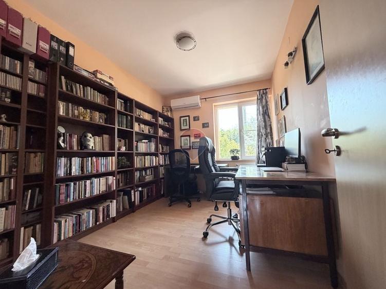 Casă individuală cu 8 camere cu Teren 1947 Mp în Corbeanca