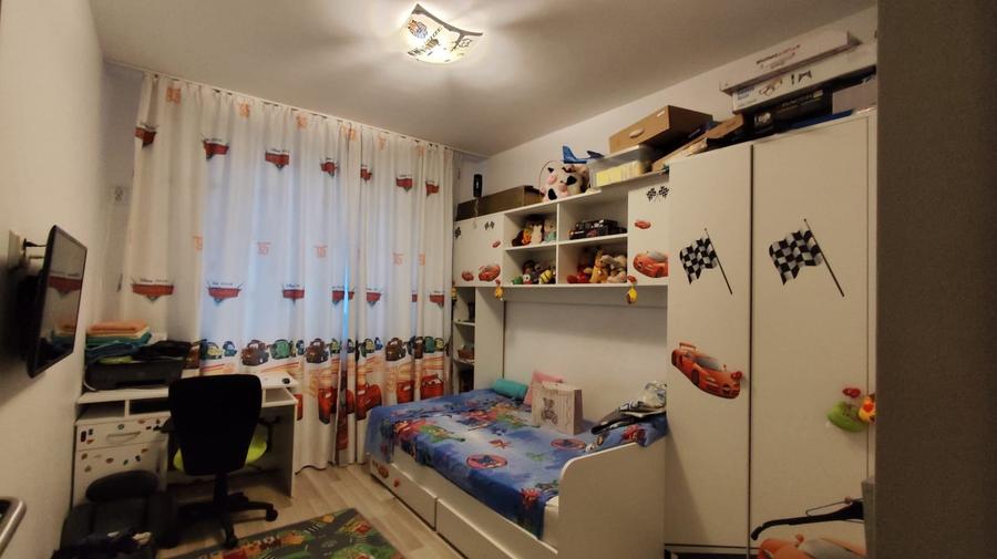 Apartament cu 3 camere decomandat în Drumul Taberei