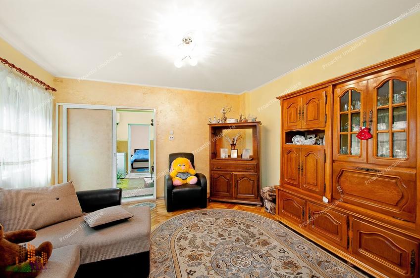 Casă individuală cu 4 camere cu Garaj în Central